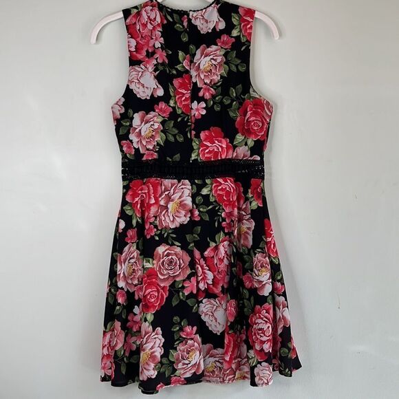 Disney Princess Black and Rose Sleeveless Fit and Flare Eyelet Dress Size Small - Picture 6 of 15